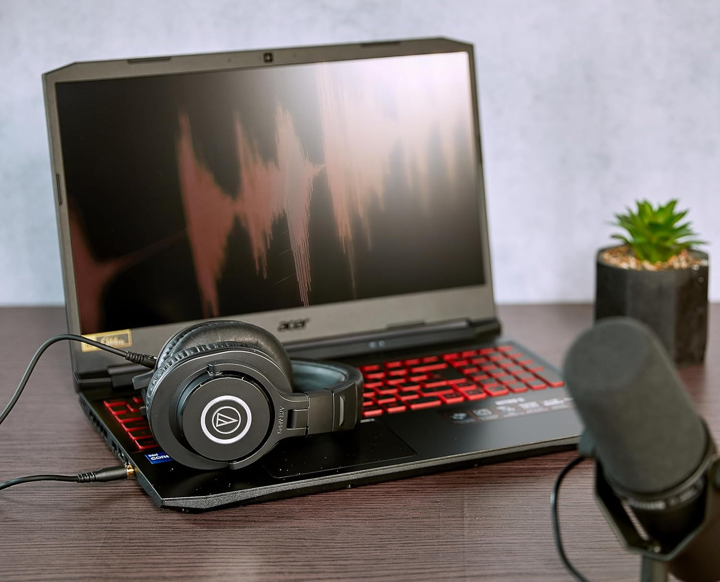 Audio - Technica ATH - M40x Closed - Back Monitor Headphones - electronicsexpo.com - Pro Headphones