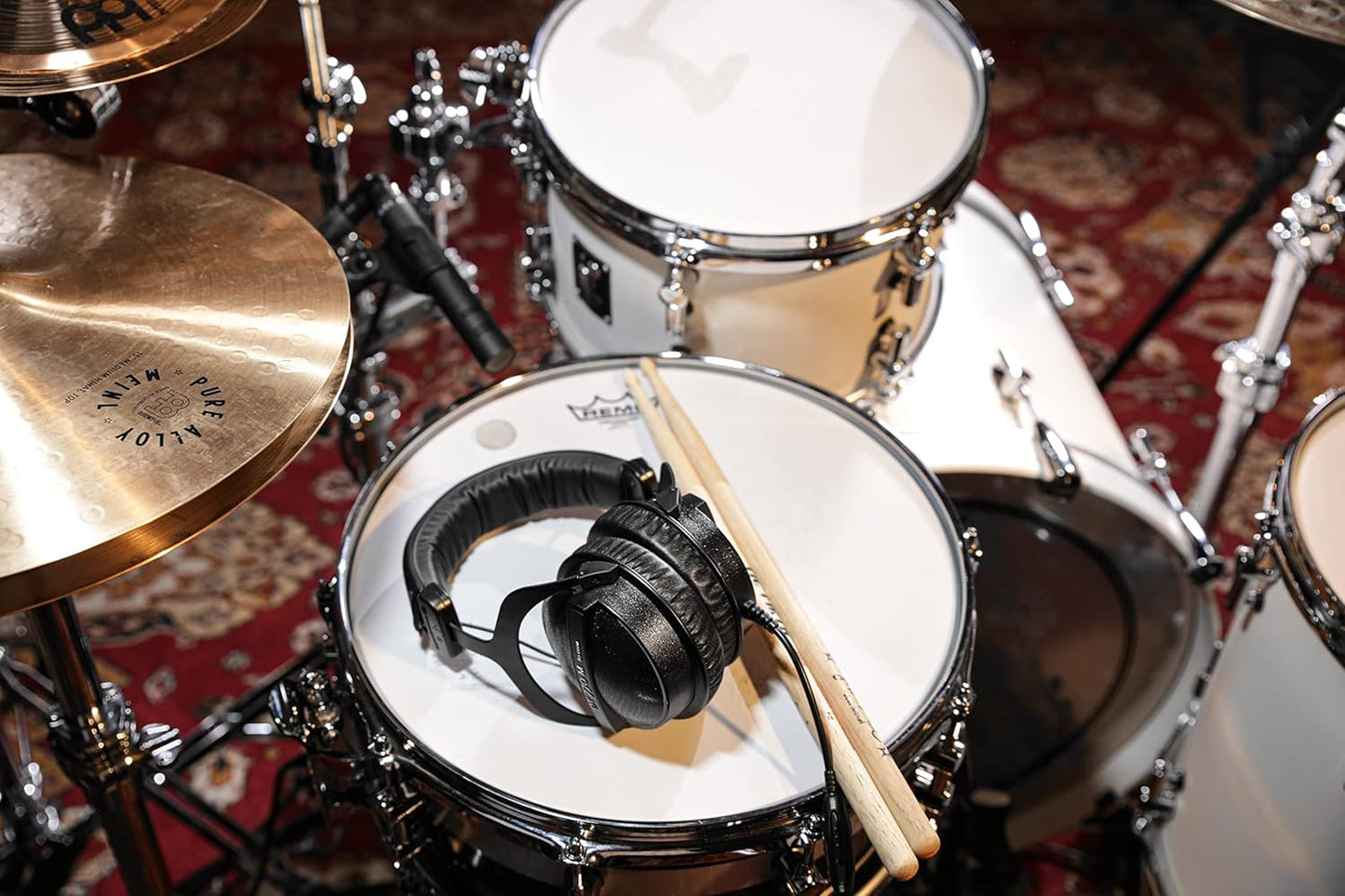 Beyerdynamic DT 770 M 80 ohm Closed - Back Isolating Monitor Headphones - electronicsexpo.com - Headphones