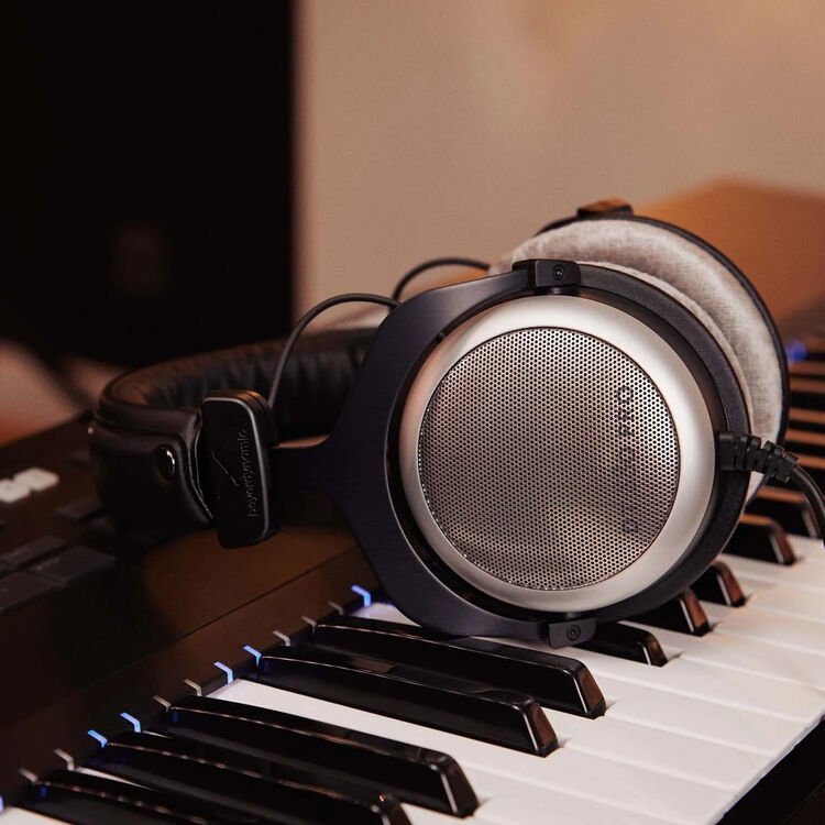 Beyerdynamic DT 880 PRO Semi - Open Dynamic Studio Headphones (250 Ohms) - electronicsexpo.com - Headphones