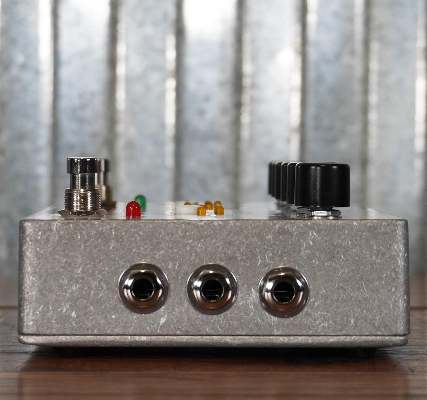 Electro - Harmonix Deluxe Memory Boy Analog Delay Pedal - electronicsexpo.com - Guitar Pedals & Effects