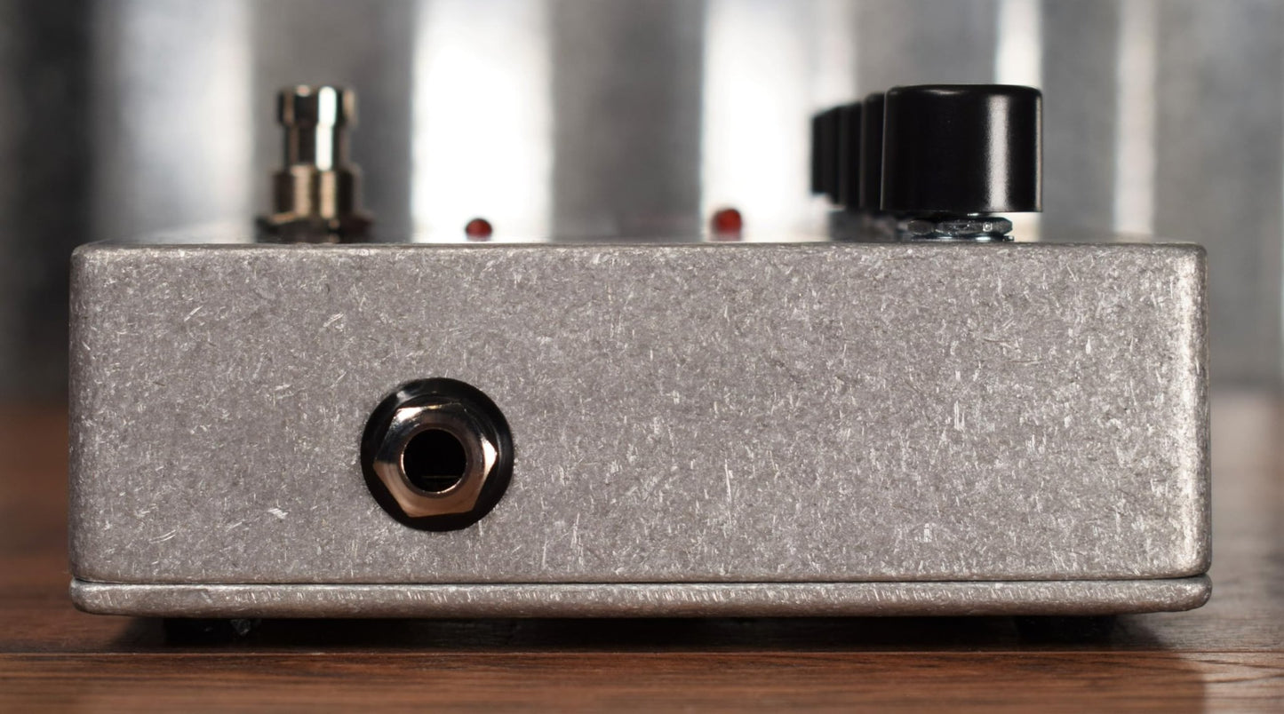 Electro - Harmonix Deluxe Memory Man Analog Delay/Chorus/Vibrato Pedal - electronicsexpo.com - Guitar Pedals & Effects