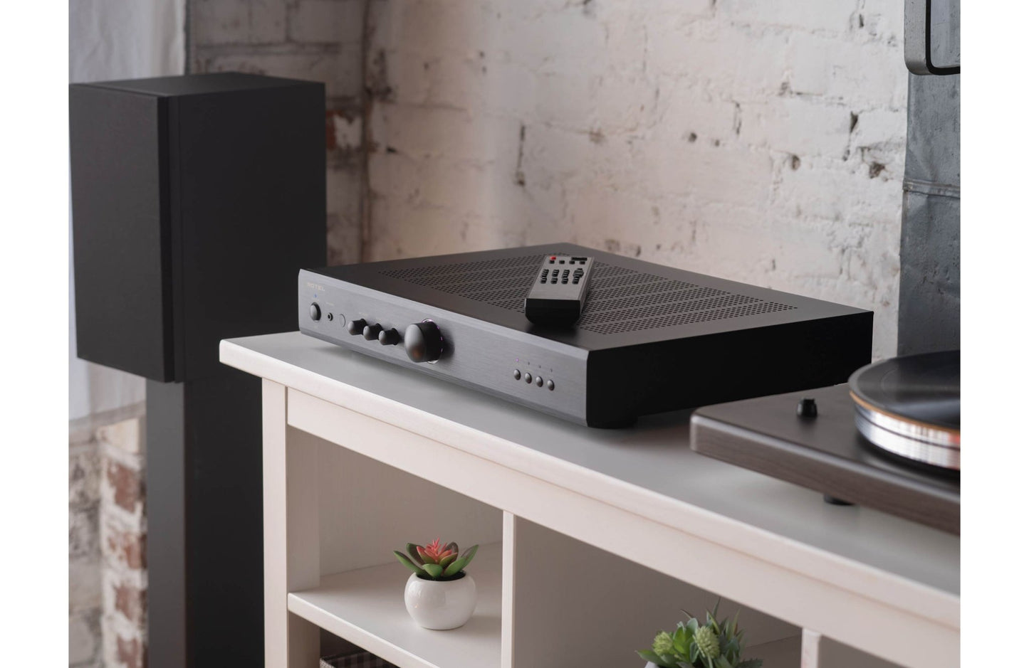 Rotel A8 Stereo Integrated Amplifier - electronicsexpo.com - Integrated Amplifiers