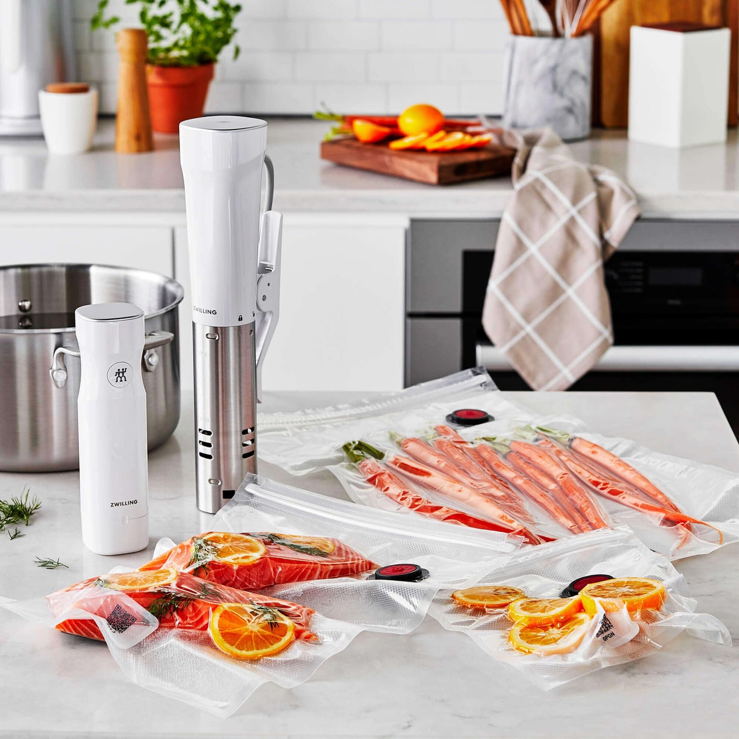 ZWILLING Fresh & Save Set 30 - pc Vacuum Sealer Bag for Food, 1/2 Gallon, Sous Vide Bag - electronicsexpo.com - Food Storage Bags