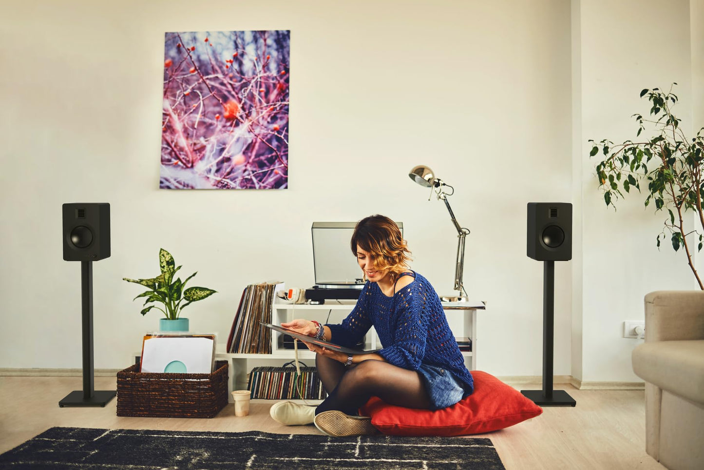 Kanto ST28 28 Universal Speaker Floor Stands for Bookshelf Speakers (Pair) - electronicsexpo.com - Speaker Stands & A/V Racks