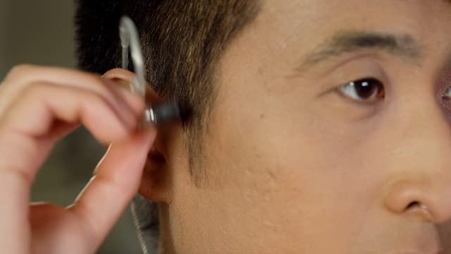 Shure SE215SPE Professional Sound Isolating In - Ear Headphones (Blue) - electronicsexpo.com - Headphones