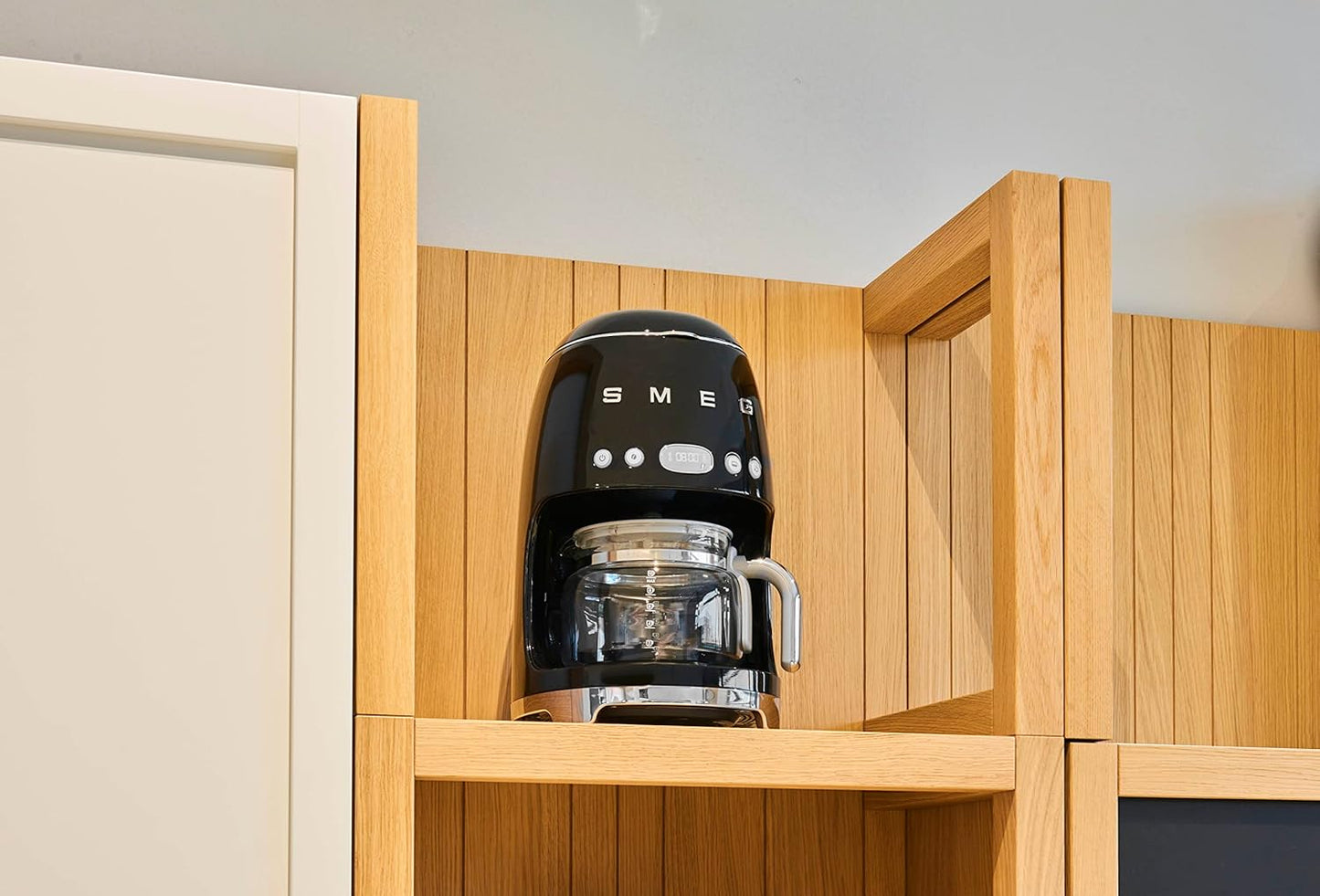 SMEG 50's Retro Style Aesthetic Drip Coffee Machine with 10 Cup Glass Carafe - electronicsexpo.com - Coffee Machines