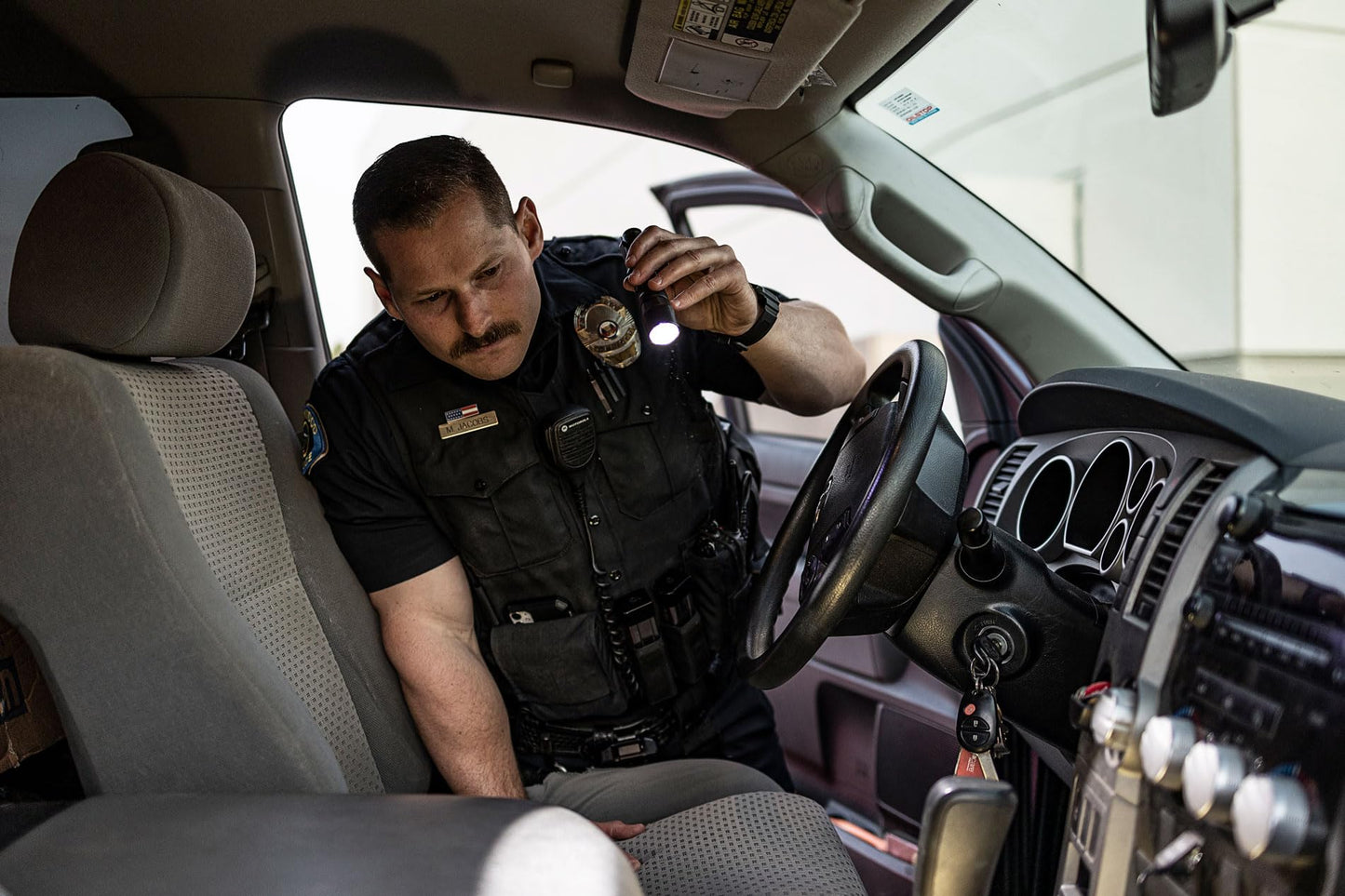 SureFire EDC2 DFT 700 LUM - electronicsexpo.com - Flashlights