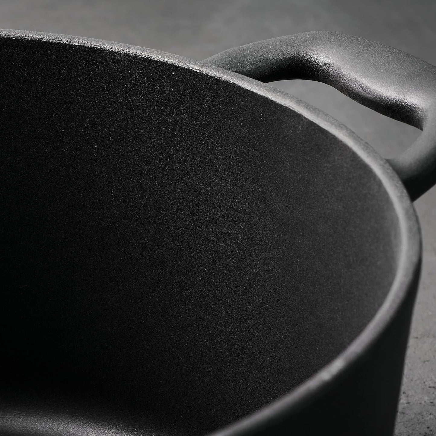 Tramontina Enameled Cast Iron Dutch Oven Pot with Lid, Round 5.5qt (Matte Black with Gold Knob) - electronicsexpo.com - Dutch Ovens