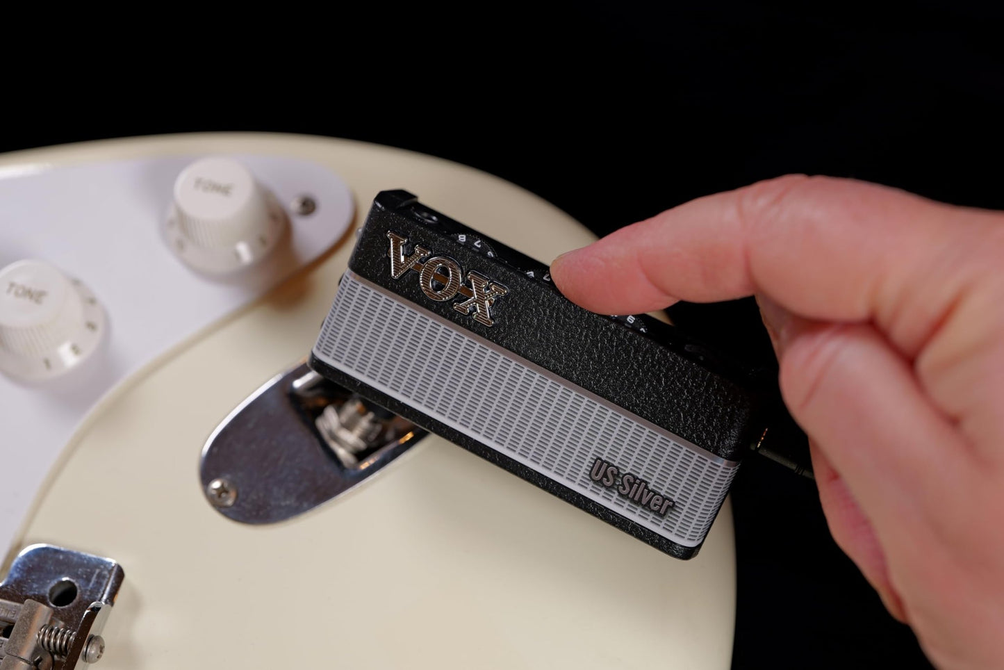 Vox amPlug 3 US Silver Headphone Guitar Amplifier w/ 2 Channels, Stereo Effects, Built - in Rhythms, and Aux in Jack - electronicsexpo.com - Headphone Amplifiers