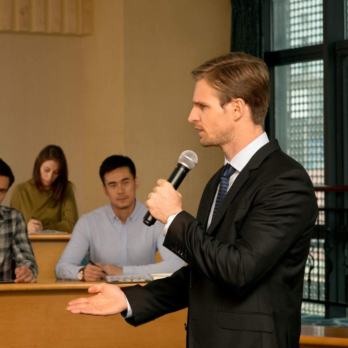 Shure BLX24/PG58 Wireless Microphone System with PG58 Handheld Vocal Mic - electronicsexpo.com - Microphones